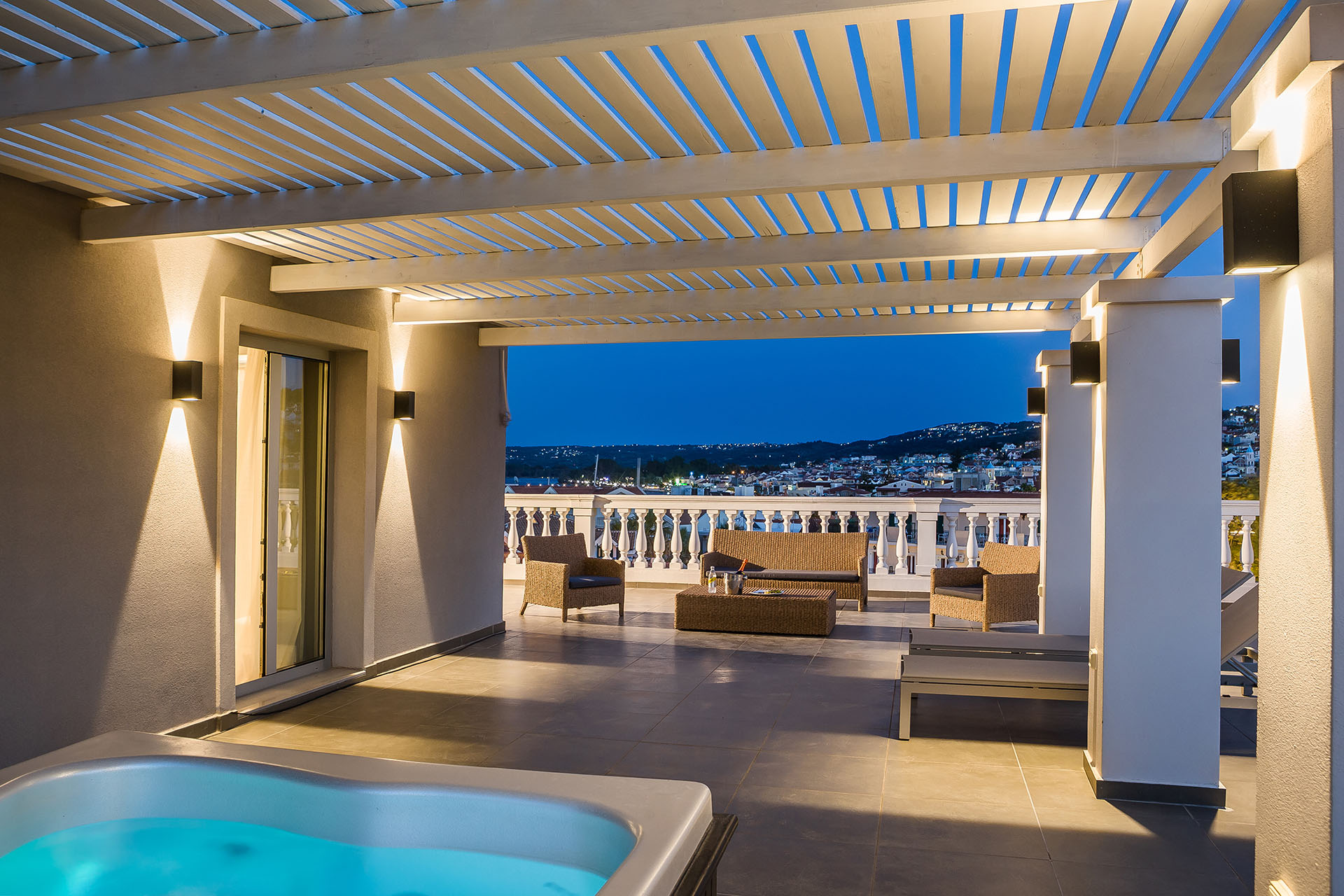 Panoramic Suite with Outdoor Hot Tub